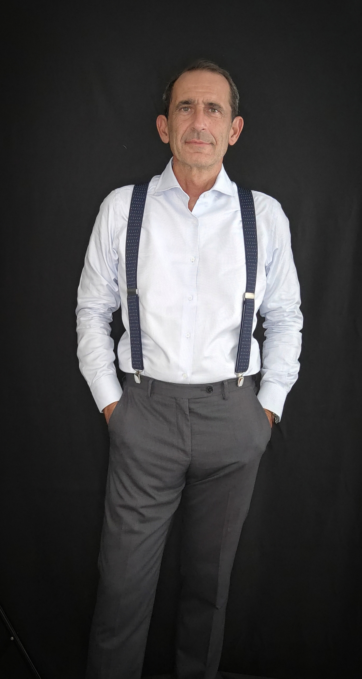 Ejecutivo con tirantes / Model: @ernestocristobal_r, image size:1173x2200